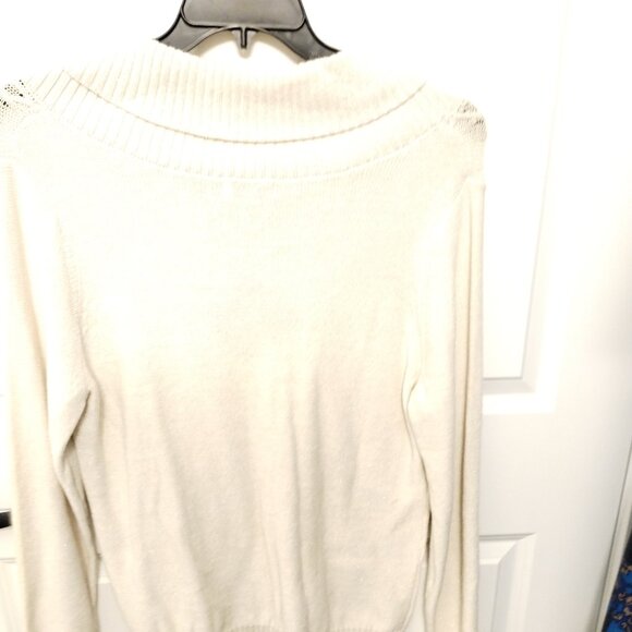 Sweaters - Picture 4 of 4